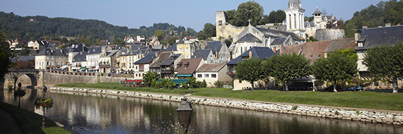 Stroll through the streets of Montignac